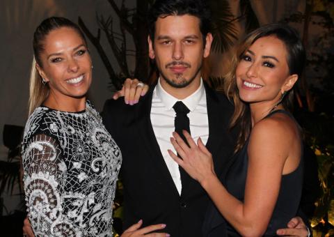  Sabrina Sato e Galisteu vão a casamento em SP